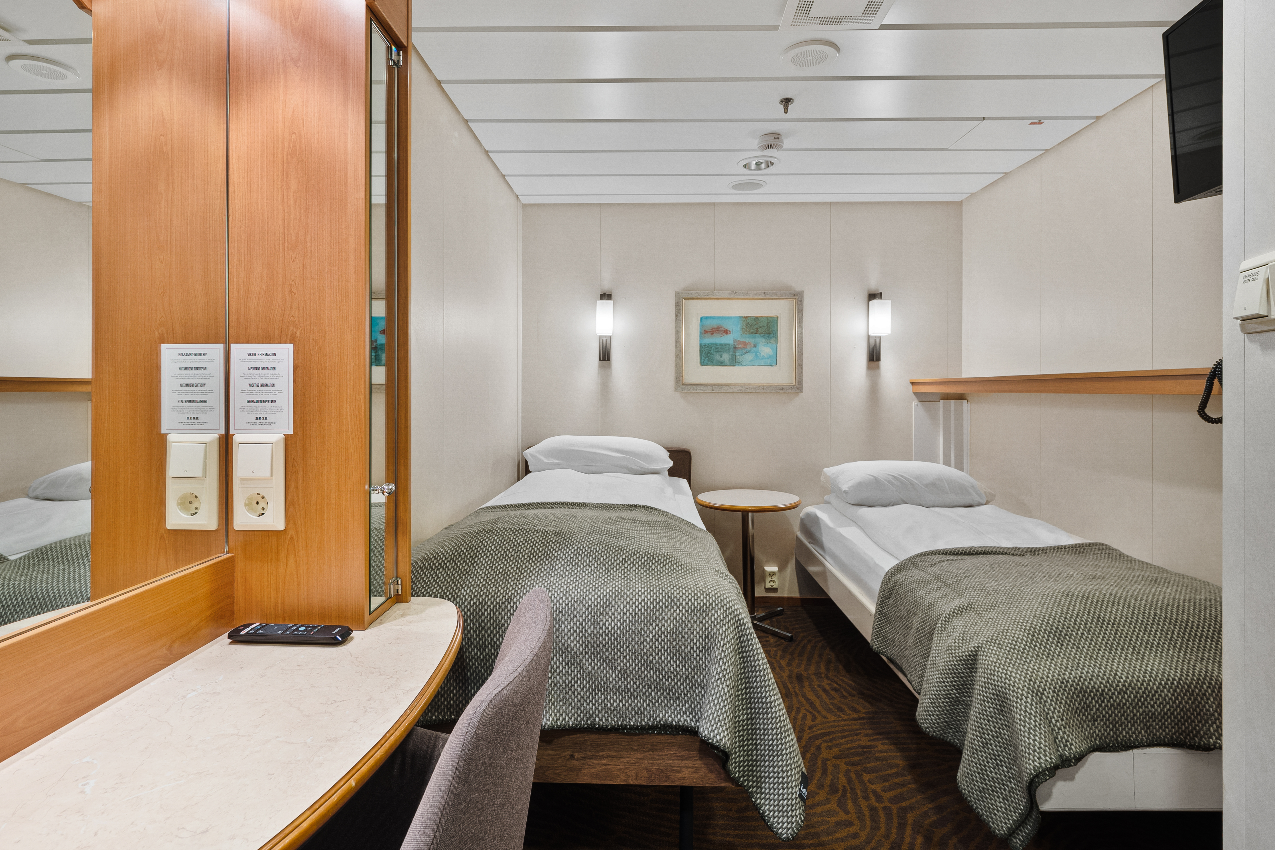 Polar Inside | Twin on lower deck